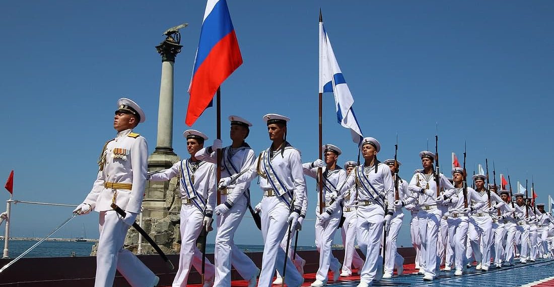 تعاون سوداني روسي واهداء السودان سفينة تدريبية حربية