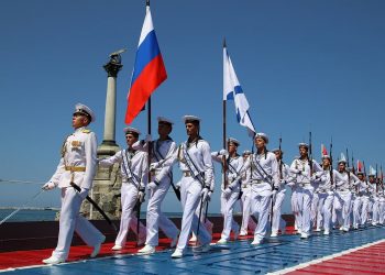 تعاون سوداني روسي واهداء السودان سفينة تدريبية حربية