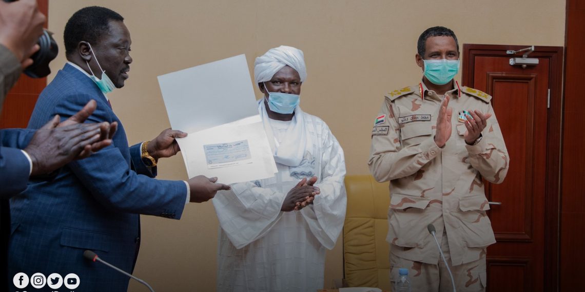 حميدتي يدفع (38) مليار عبارة عن ديات لدينكا ملوال من اجل حل الخلافات بين القبيلتين