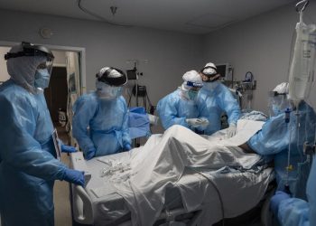 الولايات المتحدة الامريكية اول دولة تتجاوز حاز الــ (10) مليون إصابة بكورونا