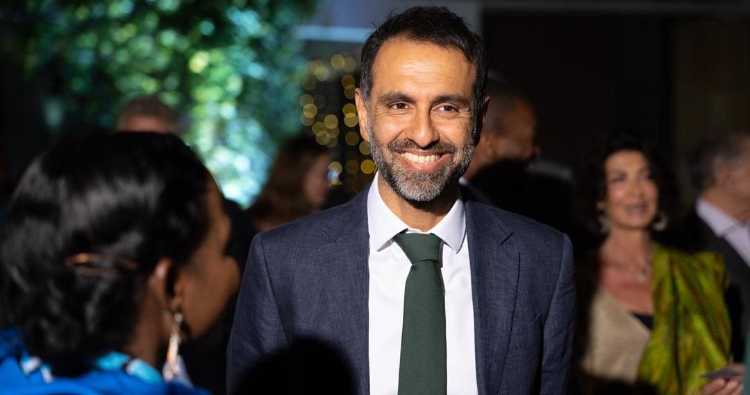 سياسي : سكوت حمدوك عن تجاوزات السفير البريطاني خيانة لمبادئ وقيم الثورة