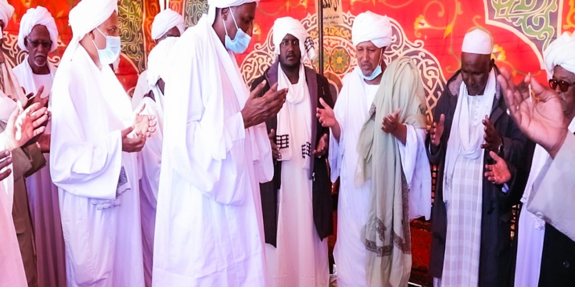 قائد ثاني الدعم السريع الفريق “عبد الرحيم دقلو” يعزي في وفاة ناظر عموم الكبابيش