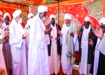 قائد ثاني الدعم السريع الفريق “عبد الرحيم دقلو” يعزي في وفاة ناظر عموم الكبابيش