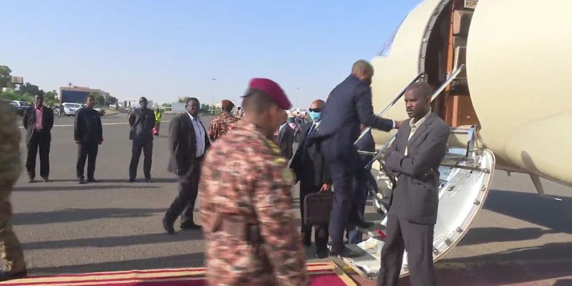رئيس المجلس السيادي الانتقالي يغادر الى اثيوبيا