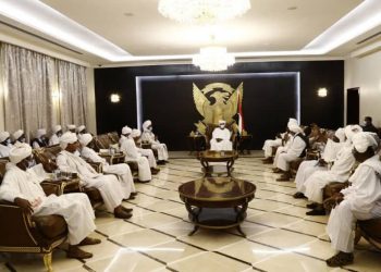 البرهان : يطلع على جهود الإدارة الأهلية في معالجة مشكلة شرق السودان
