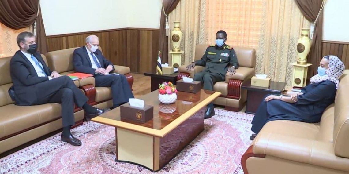 كباشي يلتقي المبعوث الأمريكي للسودان دونالد بوث