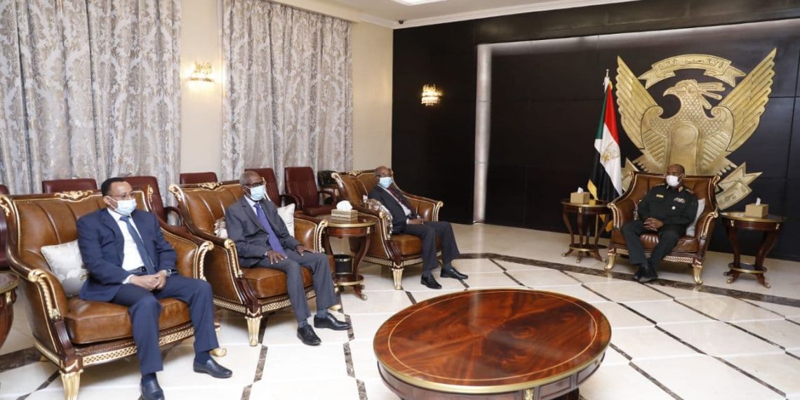 البرهان يلتقي مبعوث الرئيس الأريتري