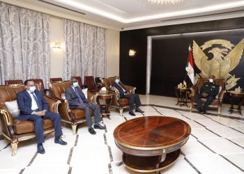 البرهان يلتقي مبعوث الرئيس الأريتري