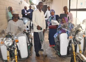 مكتب حميدتي يسلم (مواتر) للمعاقين من قروب مراسي الابداع