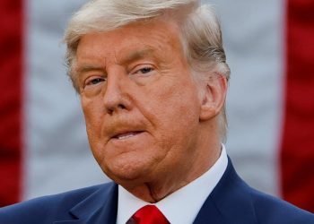 دونالد ترمب  :  الإعلام والانتخابات فاسدان