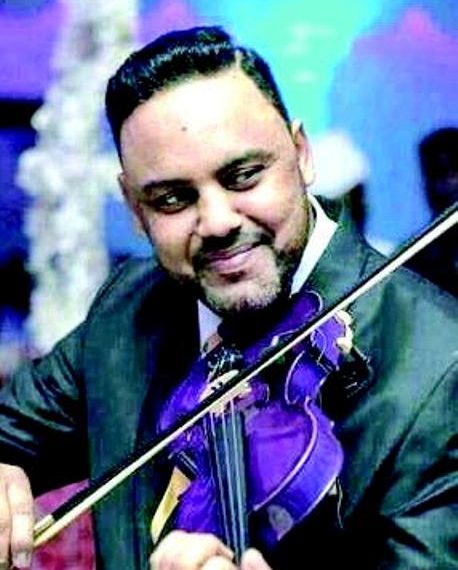 الموسيقى عثمان محي الدين يطمئن معجبيه وأصدقائه