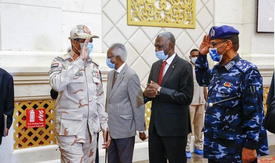 حميدتي : يترأس إجتماع اللجنة العليا لجمع السلاح والعربات غير المقننة