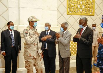 حميدتي :  يترأس إجتماع اللجنة العليا لجمع السلاح والعربات غير المقننة