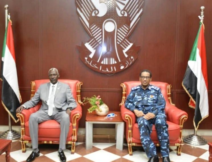 وزيرا الداخلية والدفاع يناقشان الترتيبات الأمنية لما بعد خروج اليوناميد