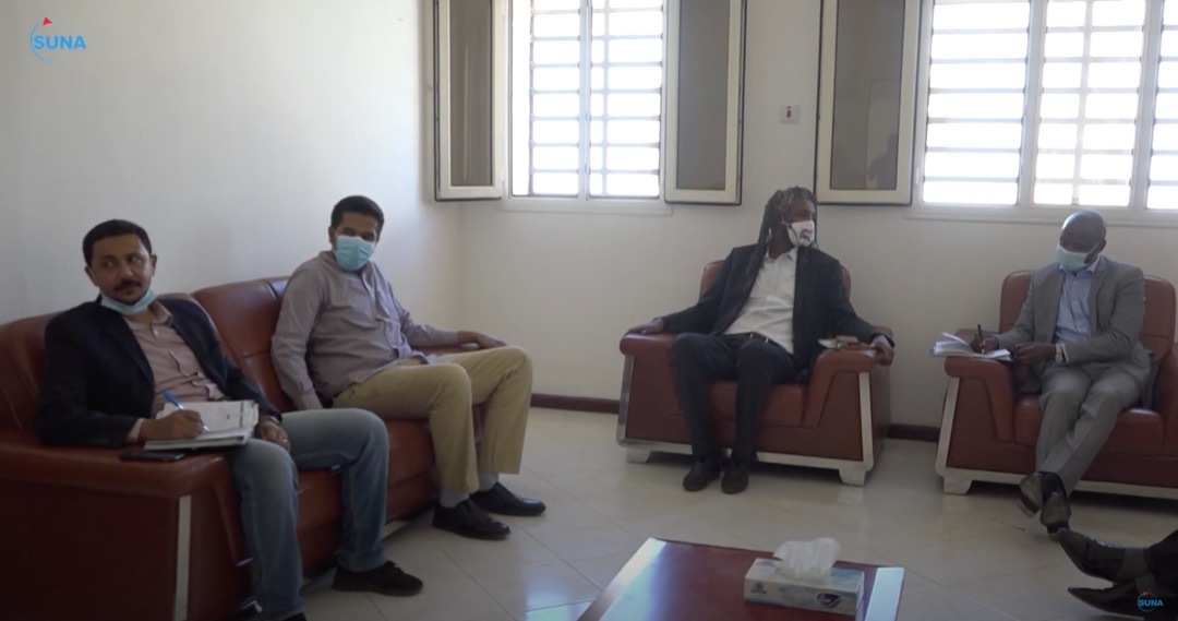 تفاصيل لقاء الهادي إدريس بقيادات تجمع المهنيين جناح الاصم