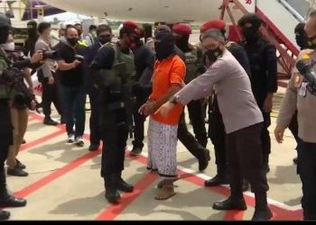 “ذو القرنين” يظهر أخيرا .. وعملية نقله استثنائية تحت حراسة المدافع