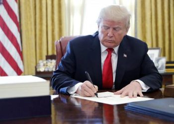 ترامب يوقع على مشروع قانون يعيد الحصانة السيادية للسودان