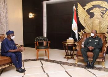 الرئيس النيجيري الأسبق يصل الخرطوم وسيطا لحل خلافات شركاء السلام ويلتقي البرهان