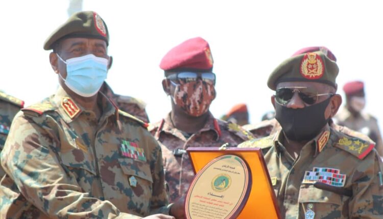 البرهان : الجيش يظل سنداً لكل الشعب وسيعمل لحماية الوطن ومكتسباته