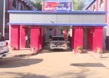 محمد الفكى سليمان يزور قيادة سلاح المدفعية عطبرة