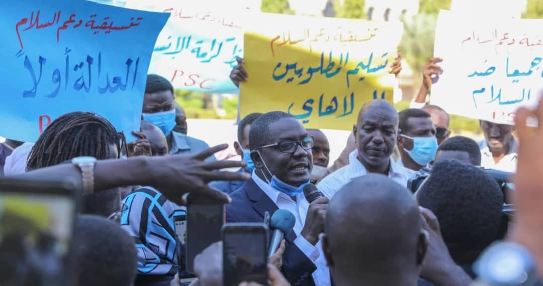 التعايشي: حكومة الفترة الإنتقالية تتحمل كامل المسؤولية تجاة حماية المدنيين ويدعو لجمع السلاح