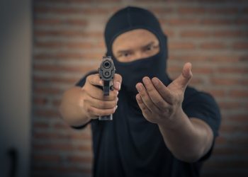 توقيف أخطر معتاد اجرام بحوزته مسدس بلاستيك