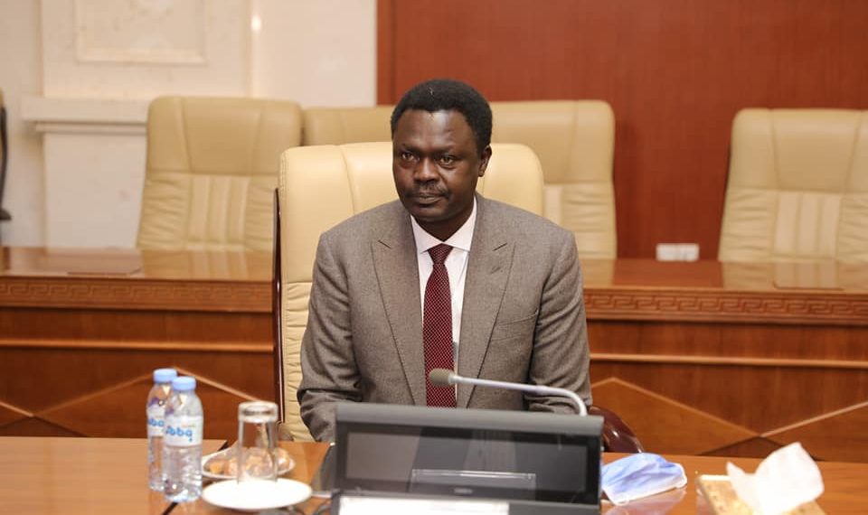 مناوي : يكتب : يعود الوحش حينما لا يجد ما يخيفه..!