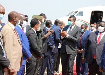 النائب الأول لرئيس مجلس السيادة يصل جوبا لافتتاح معرض المنتجات السودانية