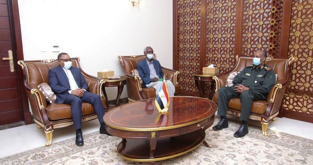 البرهان : يطلع علي تطورات مفاوضات سد النهضة