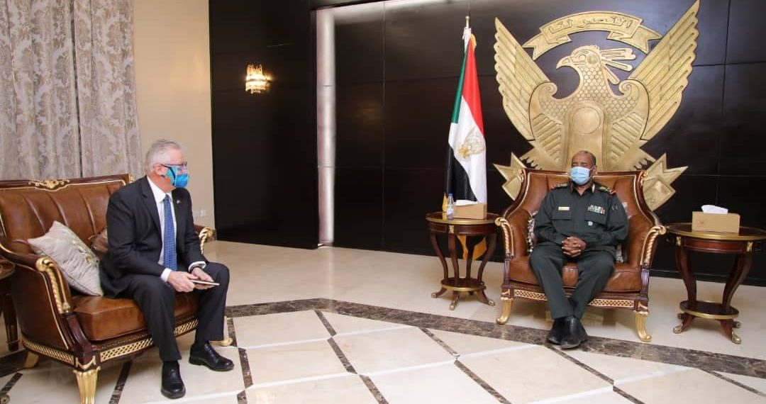 رئيس مجلس السيادة يلتقي نائب قائد القيادة العسكرية الأمريكية في أفريقيا (افريكوم)