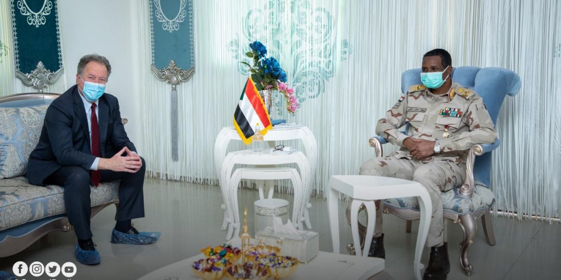 عاجل : حميدتي يجري مباحثات مع المدير التنفيذي لبرنامج الغذاء العالمي بالسودان