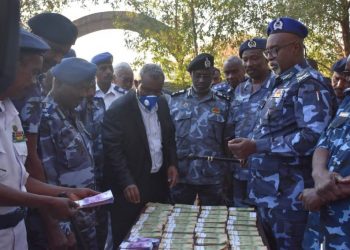 إيقاف شبكة تزييف بحوزتها”260.1″ مليون جنيه سوداني