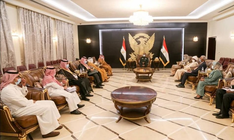 رئيس مجلس السيادة يستقبل وزير الدولة لشؤون الدول الإفريقية السعودي