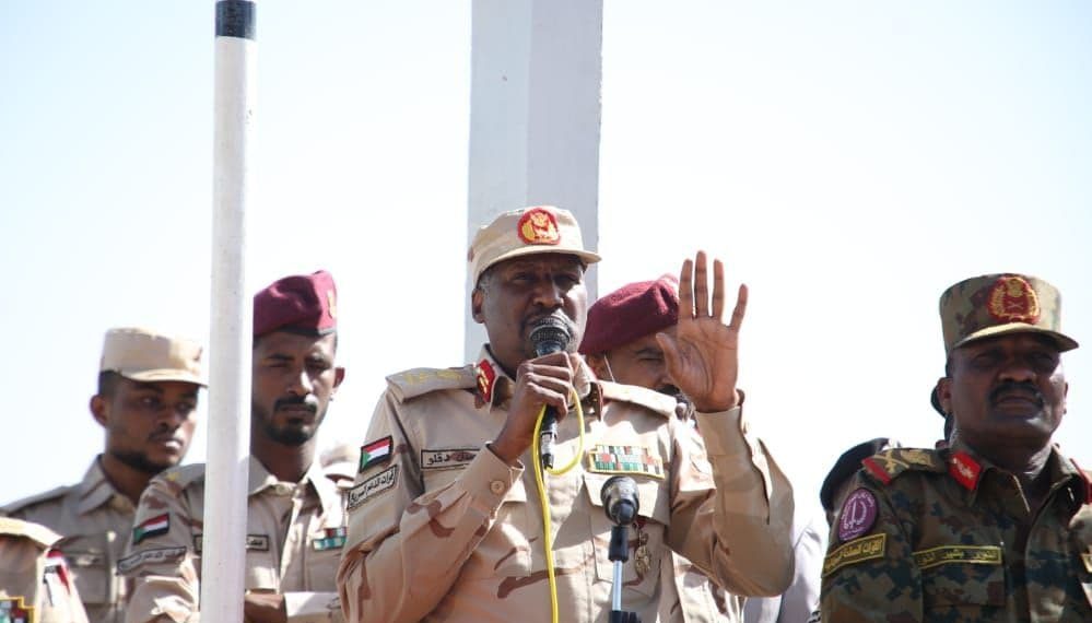 عضو الوفد الإتحادي لمعالجة أحداث الجنينة الفريق عبدالرحيم دقلو يشيد بالوقفة الوطنية للقوات النظامية في إحتواء الأحداث