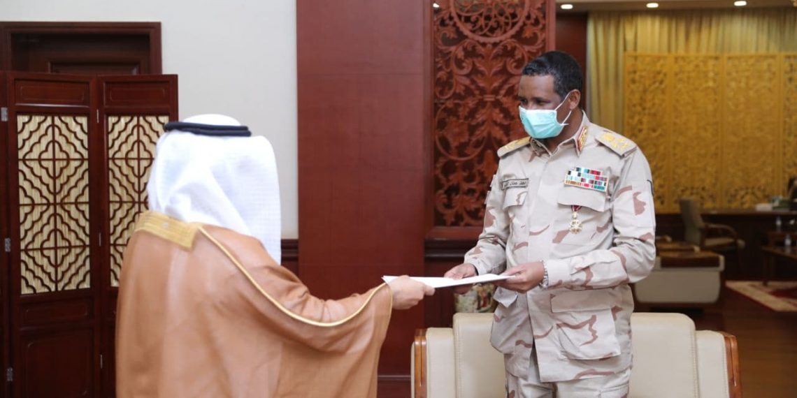 النائب الأول لرئيس مجلس السيادة يلتقي سفير دولة الإمارات بالخرطوم