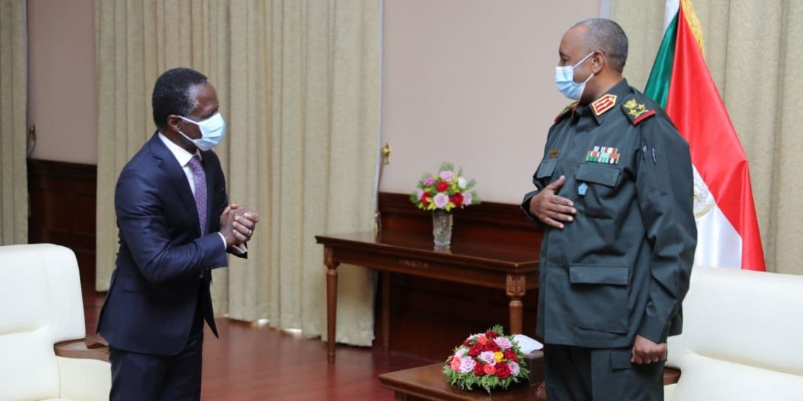 البرهان : يلتقي المبعوث الخاص للأمين العام للأمم المتحدة للقرن الأفريقي