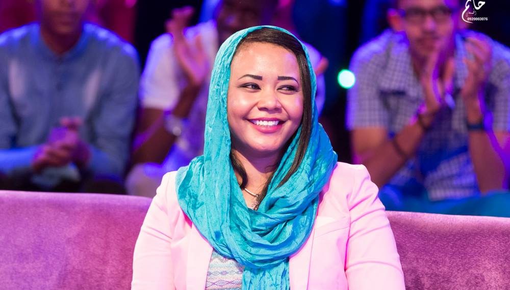 شكت من الحسابات المزيفة الفنانة مكارم بشير : لا أملك حساب بـ”فيس بوك”