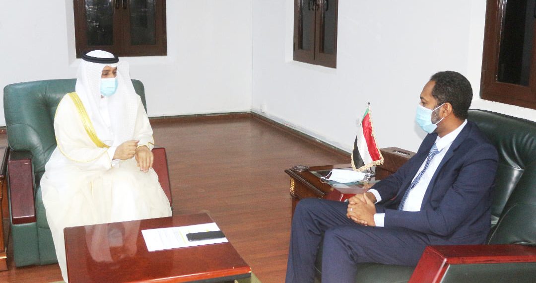 خالد عمر يشيد بدور الإمارات في مفاوضات السلام ويقدم الدعوة للمشاركة في مؤتمر باريس