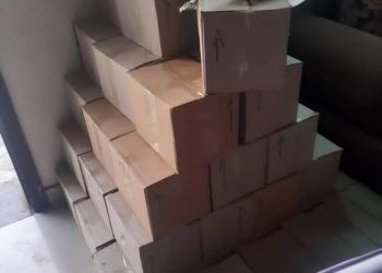 ضبط زيوت طبية وأعشاب معدة للمزج في خلطات تجميل مخالفة للتصنيع