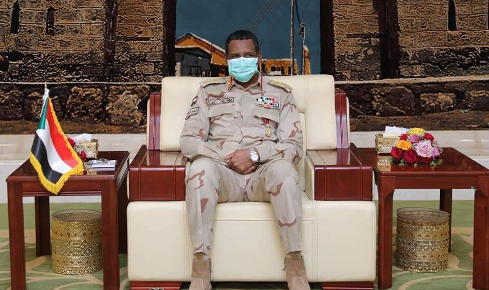 حميدتي يشدد على ضرورة التعايش السلمي وبناء السلام بين مكونات المجتمع