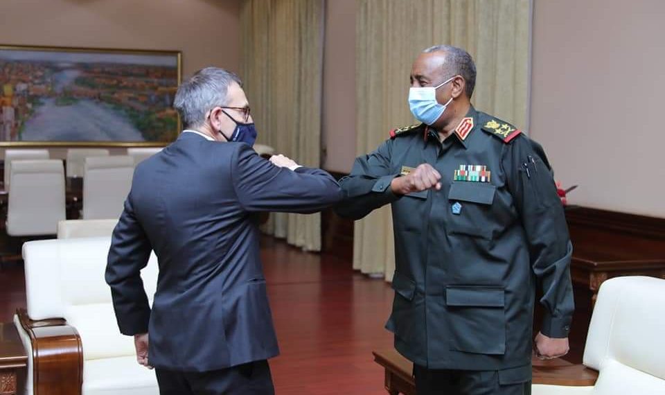 رئيس مجلس السيادة الإنتقالي يلتقي رئيس بعثة يونيتامس