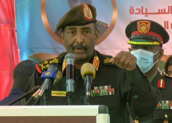 البرهان يؤكد عزم القوات المسلحة لبناء وطن قوى وحر وعزيز