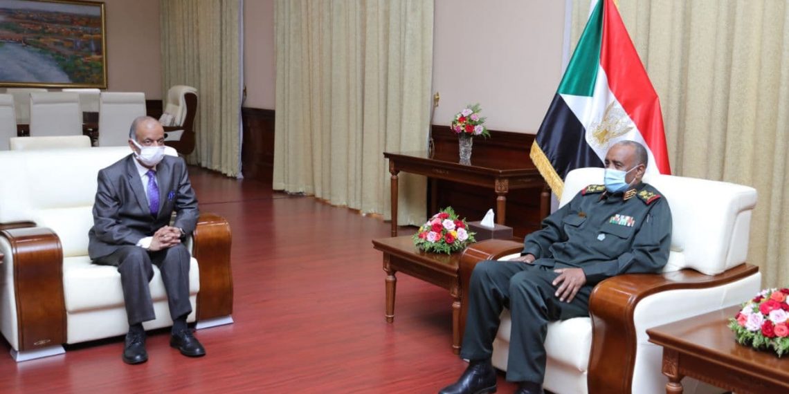 رئيس مجلس السيادة يلتقي وكيل الأمين العام للأمم المتحدة للدعم الميداني