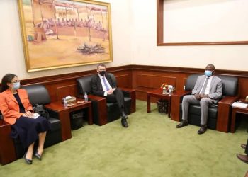 عضو مجلس السيادة دكتور الهادى ادريس يلتقي رئيس بعثة يونيتامس فى السودان