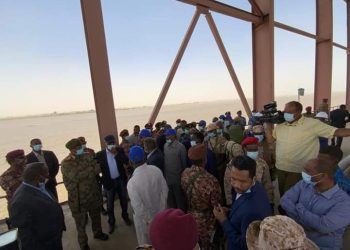 البرهان يتفقد سير العمل بمشروع زادي (١) للري المحوري بنهر النيل