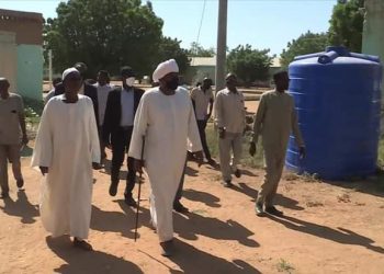 عضو السيادي الأستاذ محمد الفكي سليمان يتفقد مستشفى أم روابة ويقف على معوقات الأداء