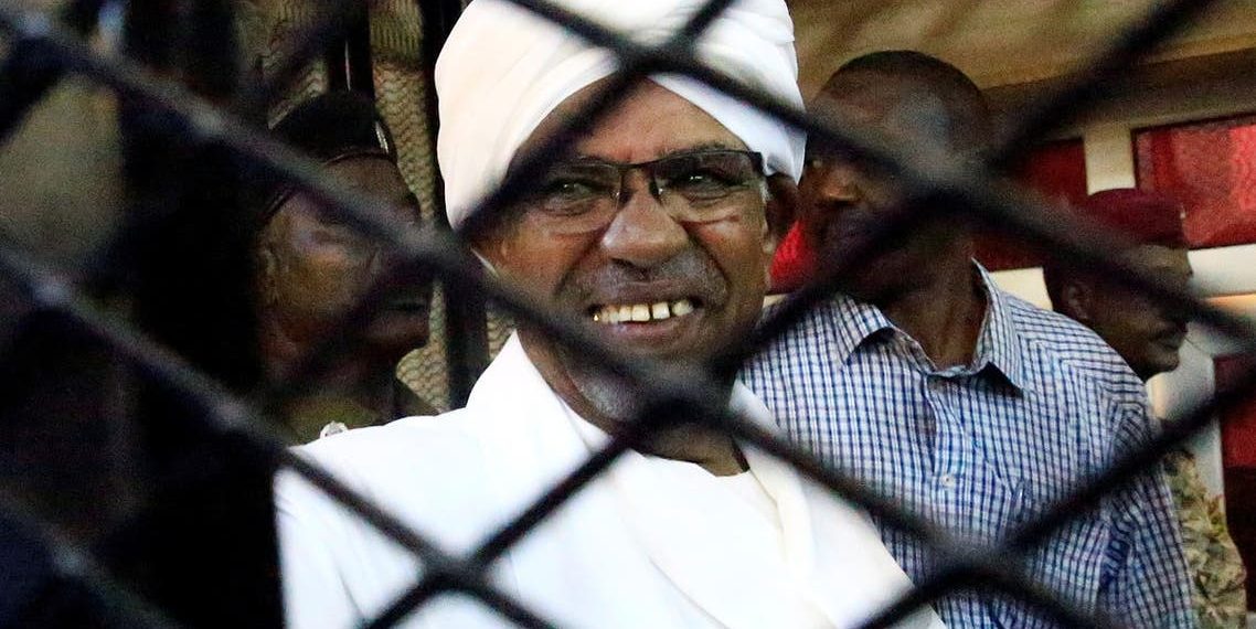 بعد سنتين على سجنه..البرهان يكشف جديدا عن محاكمة البشير