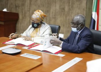 المالية توقع على قرض تجسيرى لإزالة متأخرات الديون الخارجية ب(٤٢٥) مليون دولار