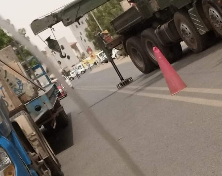 الجيش يغلق مداخل القيادة