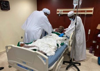 حميدتي يزور الشيخ أبو عزة بمستشفى رويال كير و يطمئن على صحته